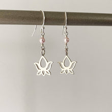 Load image into Gallery viewer, Lotus flower Earrings with Pearl
