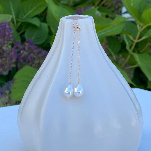 Tear drop pearl chain Earrings